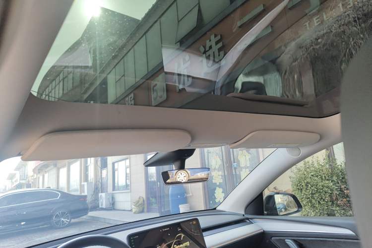 Used Tesla Model Y 2023 Rear-Wheel-Drive Version Headliner