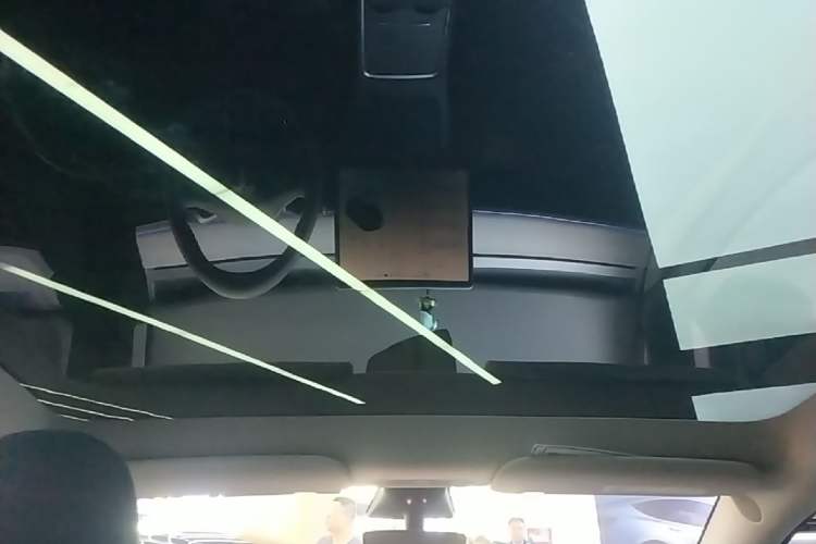 Used Tesla Model Y 2023 Long-Range All-Wheel-Drive Version Headliner