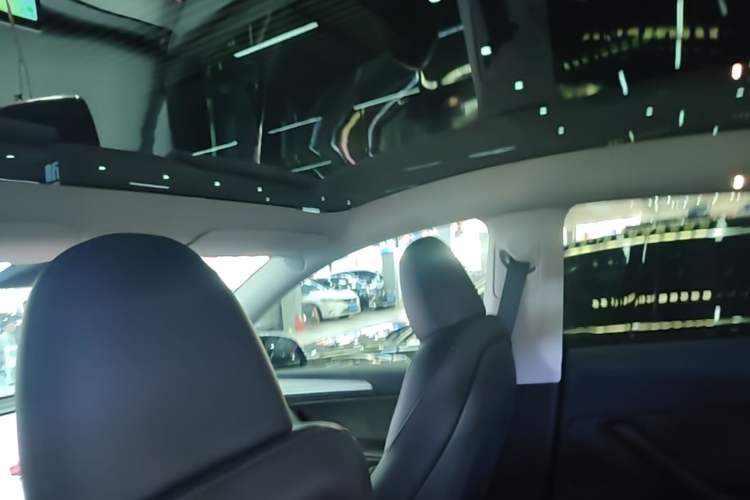 Used Tesla Model Y 2023 Rear-Wheel-Drive Version Headliner