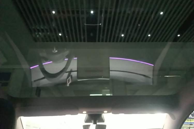 Used Tesla Model Y 2023 Rear-Wheel-Drive Version Headliner