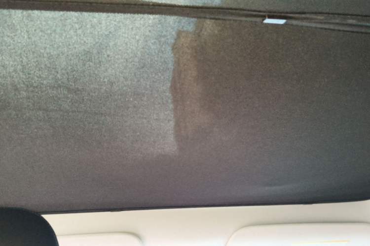 Used Tesla Model Y 2023 Long-Range All-Wheel-Drive Version Headliner