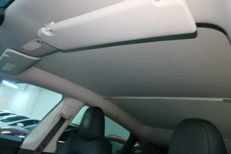 Used Tesla Model Y 2023 Rear-Wheel-Drive Version Headliner