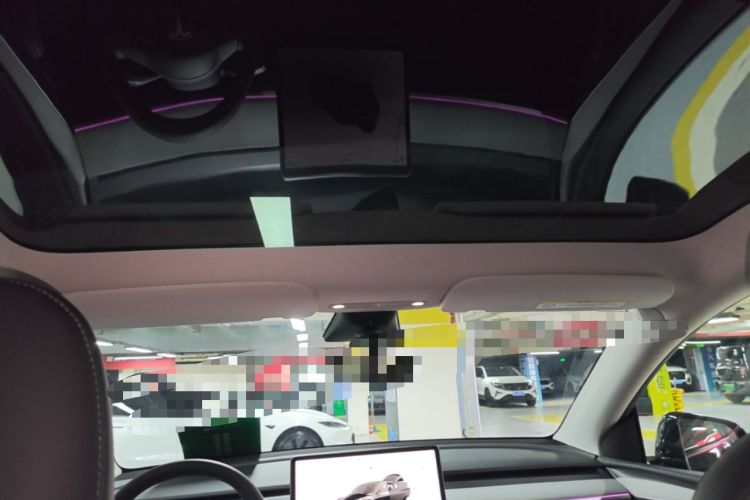 Used Tesla Model Y 2023 Long-Range All-Wheel-Drive Version Headliner