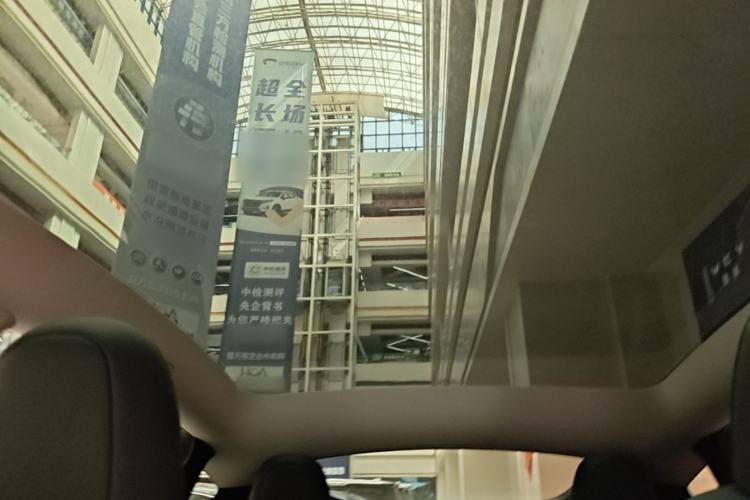 Used Tesla Model Y 2023 Long-Range All-Wheel-Drive Version Headliner