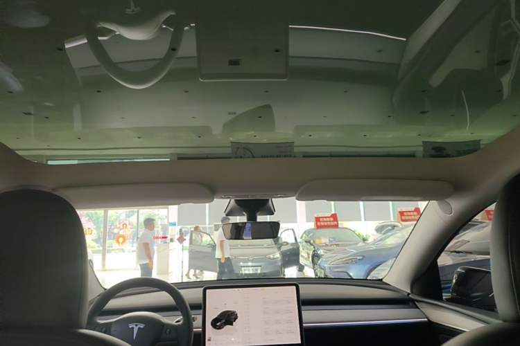 Used Tesla Model Y 2023 Rear-Wheel-Drive Version Headliner