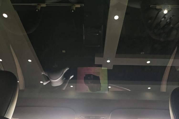 Used Tesla Model Y 2023 Long-Range All-Wheel-Drive Version Headliner