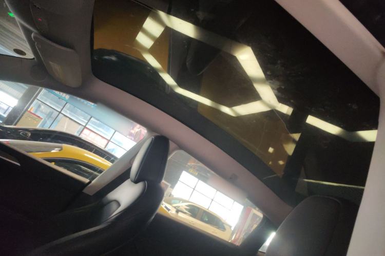 Used Tesla Model Y 2023 Rear-Wheel-Drive Version Headliner