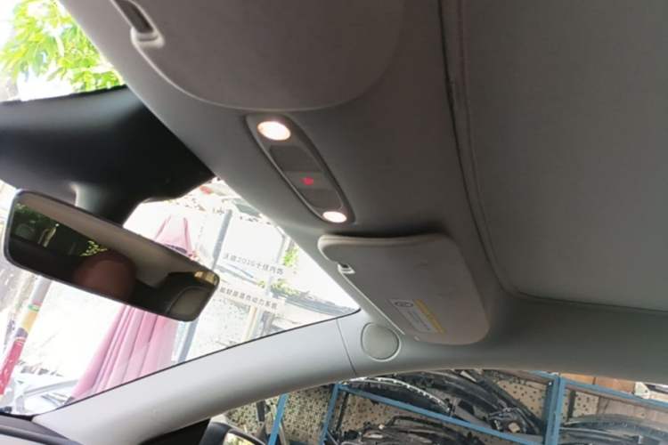 Used Tesla Model Y 2023 Long-Range All-Wheel-Drive Version Headliner