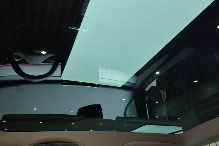 Used Tesla Model Y 2023 Rear-Wheel-Drive Version Headliner