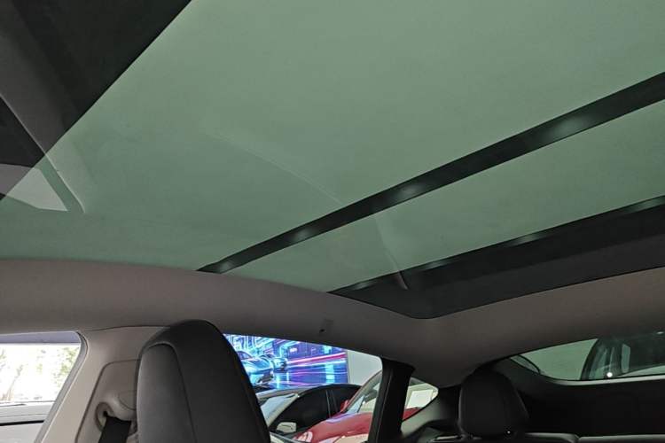 Used Tesla Model Y 2023 Rear-Wheel-Drive Version Headliner
