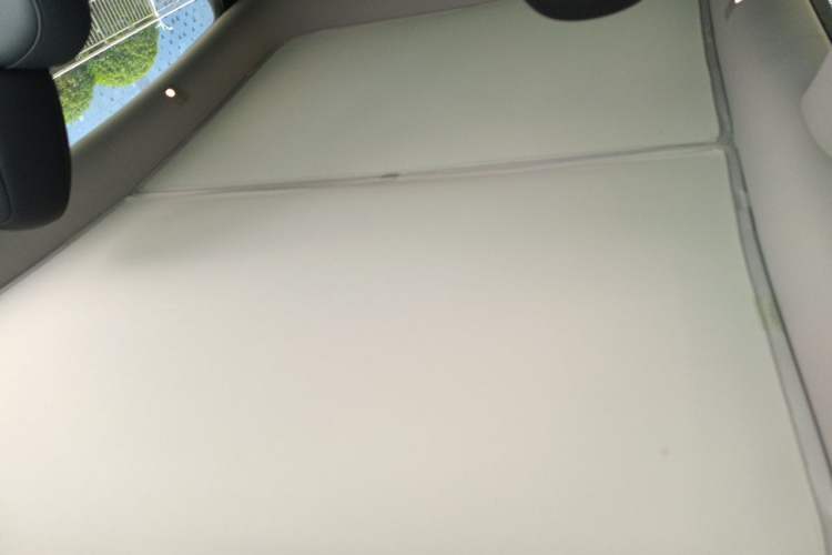 Used Tesla Model Y 2023 Rear-Wheel-Drive Version Headliner
