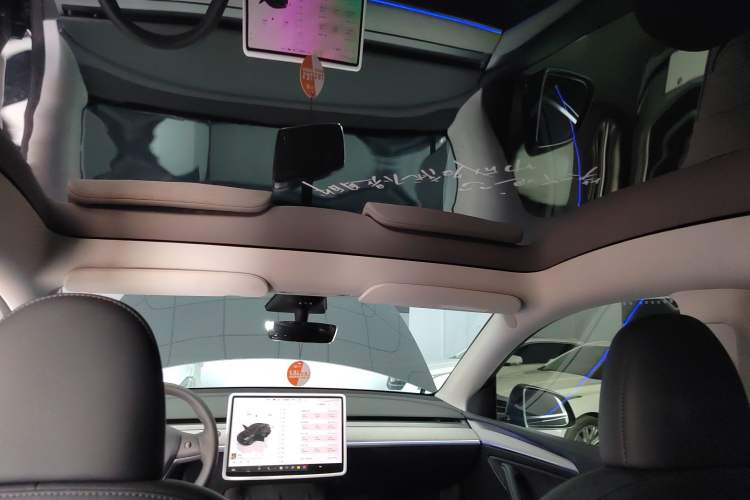 Used Tesla Model Y 2023 Rear-Wheel-Drive Version Headliner