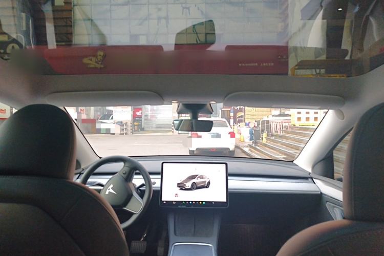 Used Tesla Model Y 2023 Long-Range All-Wheel-Drive Version Headliner