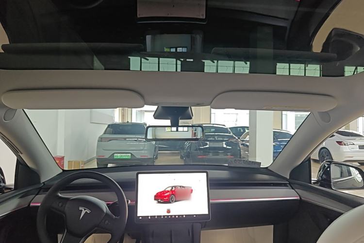 Used Tesla Model Y 2023 Long-Range All-Wheel-Drive Version Headliner