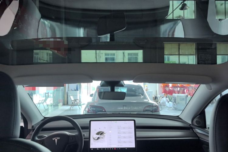 Used Tesla Model Y 2023 Long-Range All-Wheel-Drive Version Headliner