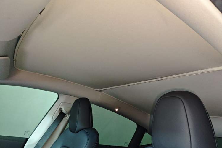 Used Tesla Model Y 2023 Rear-Wheel-Drive Version Headliner