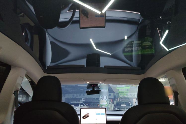Used Tesla Model Y 2023 Long-Range All-Wheel-Drive Version Headliner