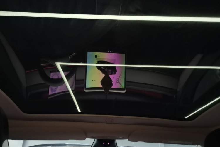 Used Tesla Model Y 2023 Rear-Wheel-Drive Version Headliner