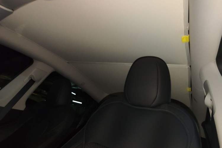 Used Tesla Model Y 2023 Rear-Wheel-Drive Version Headliner