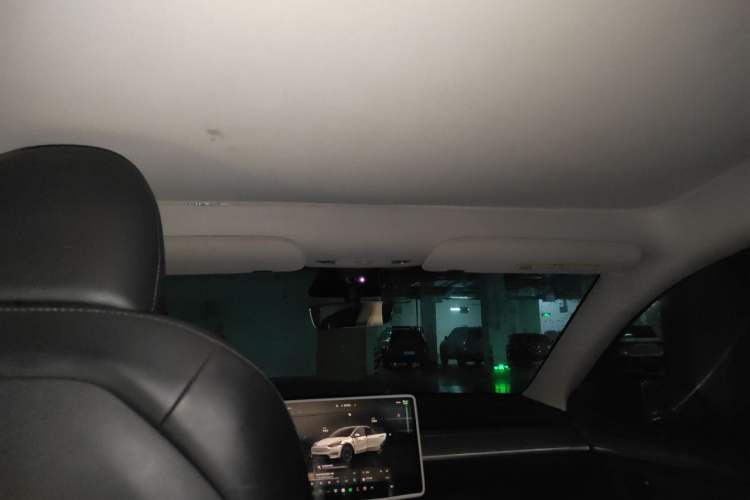 Used Tesla Model Y 2023 Long-Range All-Wheel-Drive Version Headliner
