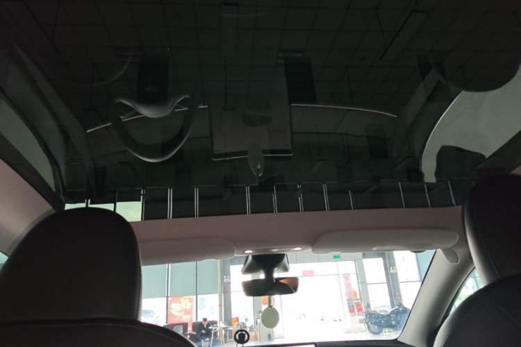 Used Tesla Model Y 2023 Rear-Wheel-Drive Version Headliner