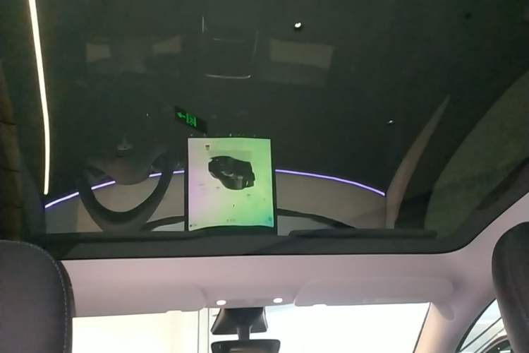 Used Tesla Model Y 2023 Long-Range All-Wheel-Drive Version Headliner