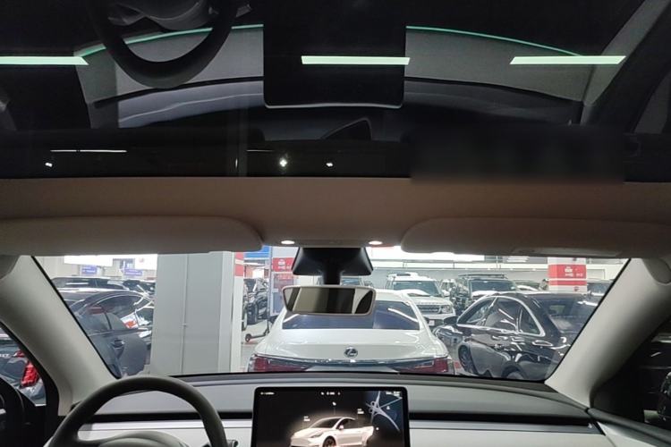 Used Tesla Model Y 2023 Long-Range All-Wheel-Drive Version Headliner
