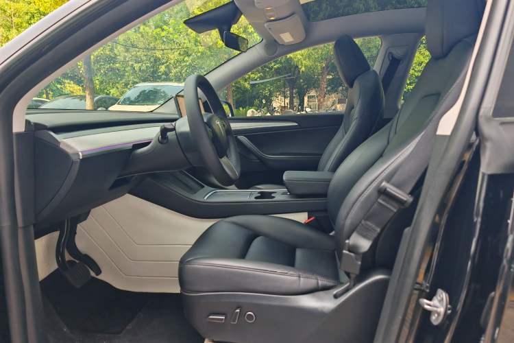 Used Tesla Model Y 2023 Rear-Wheel-Drive Version Interior 1