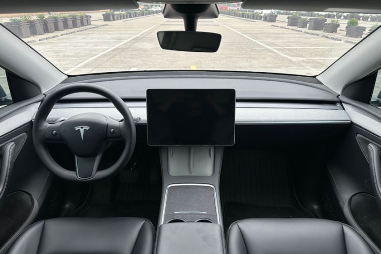 Used Tesla Model Y 2023 Rear-Wheel-Drive Version Interior 1