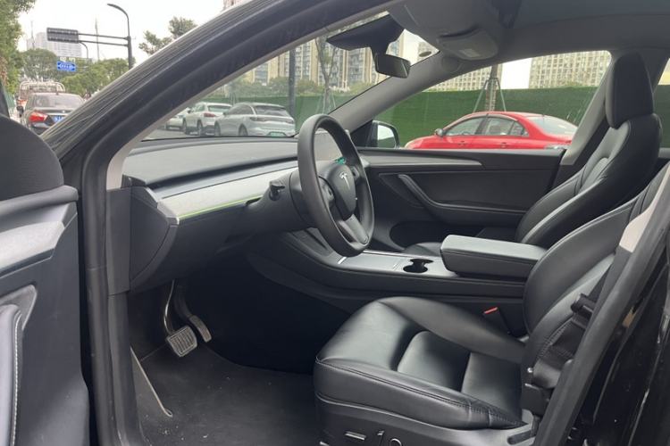 Used Tesla Model Y 2023 Rear-Wheel-Drive Version Interior 1
