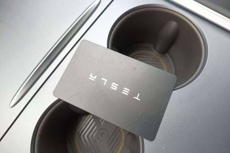 Used Tesla Model Y 2023 Long-Range All-Wheel-Drive Version Interior 1