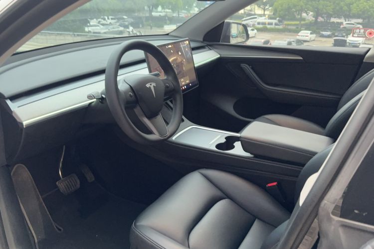 Used Tesla Model Y 2023 Rear-Wheel-Drive Version Interior 1