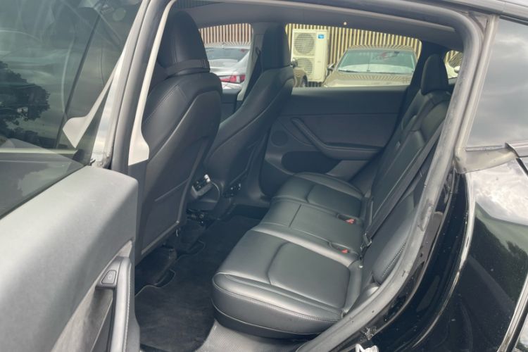 Used Tesla Model Y 2023 Long-Range All-Wheel-Drive Version Interior 1