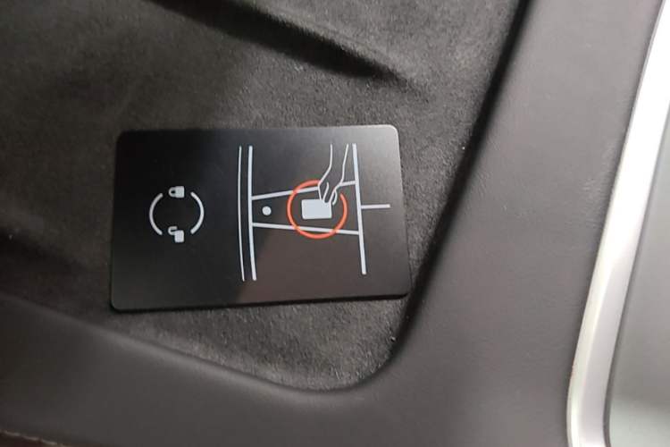 Used Tesla Model Y 2023 Rear-Wheel-Drive Version Interior 1
