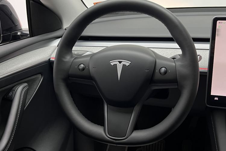Used Tesla Model Y 2023 Long-Range All-Wheel-Drive Version Interior 1