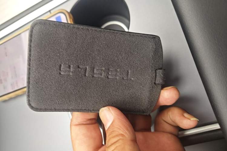Used Tesla Model Y 2023 Long-Range All-Wheel-Drive Version Interior 1