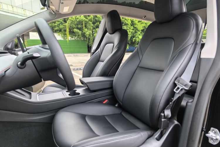 Used Tesla Model Y 2023 Rear-Wheel-Drive Version Interior 1