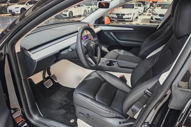 Used Tesla Model Y 2023 Rear-Wheel-Drive Version Interior 1