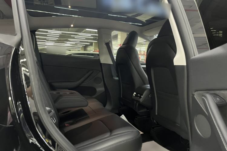 Used Tesla Model Y 2023 Rear-Wheel-Drive Version Interior 1