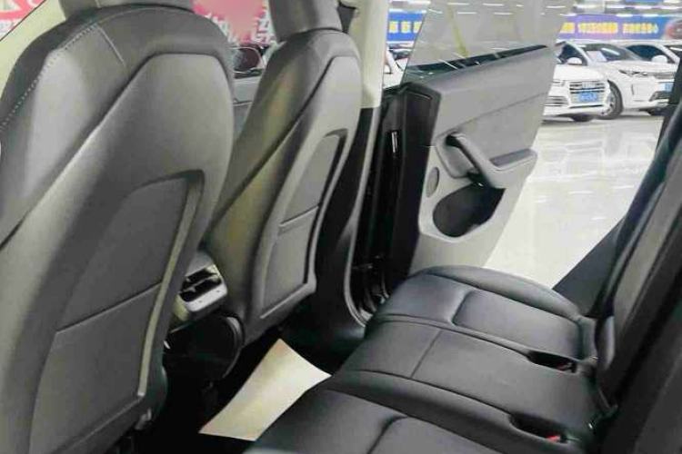 Used Tesla Model Y 2023 Rear-Wheel-Drive Version Interior 1