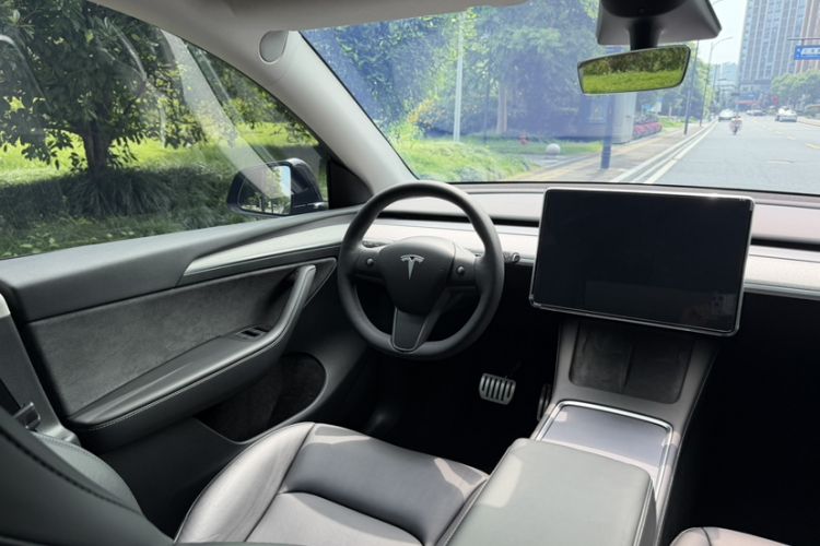 Used Tesla Model Y 2023 Rear-Wheel-Drive Version Interior 1