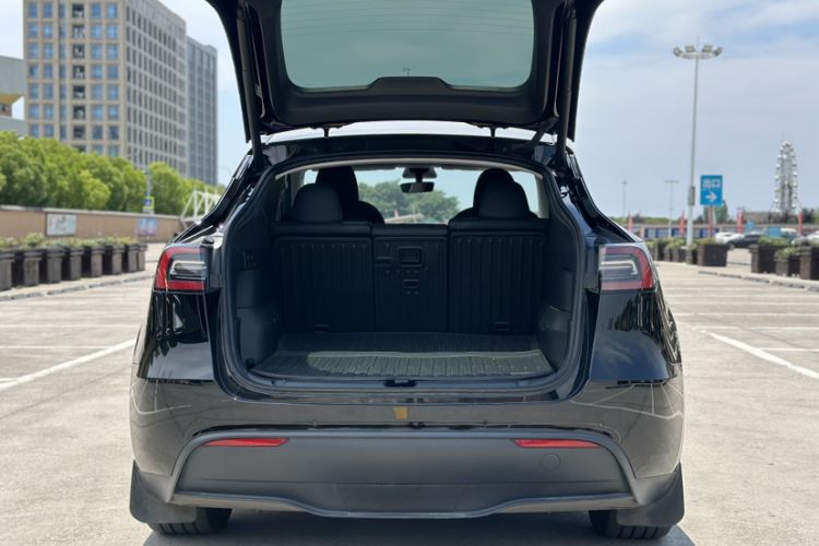 Used Tesla Model Y 2023 Rear-Wheel-Drive Version Interior 10