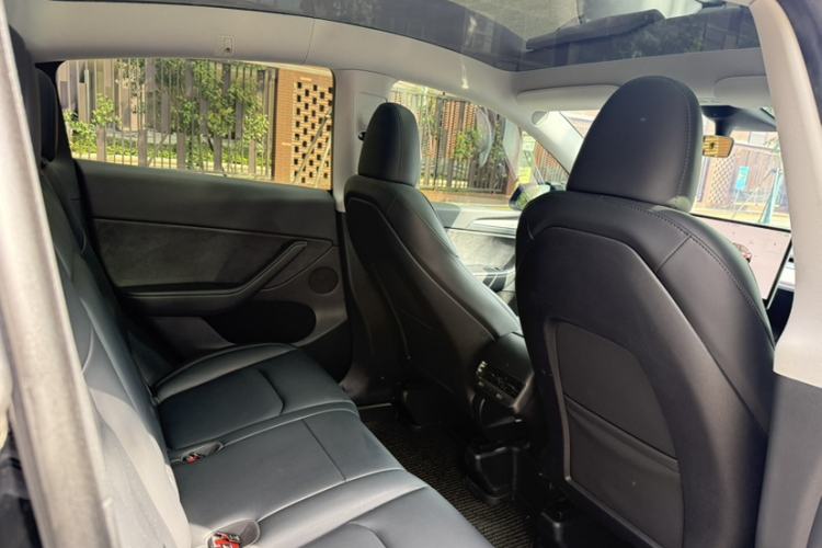 Used Tesla Model Y 2023 Rear-Wheel-Drive Version Interior 10
