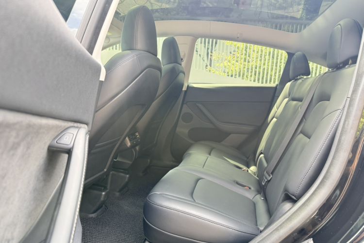 Used Tesla Model Y 2023 Rear-Wheel-Drive Version Interior 12