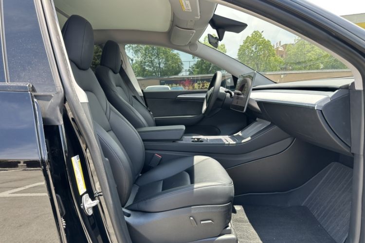Used Tesla Model Y 2023 Rear-Wheel-Drive Version Interior 13