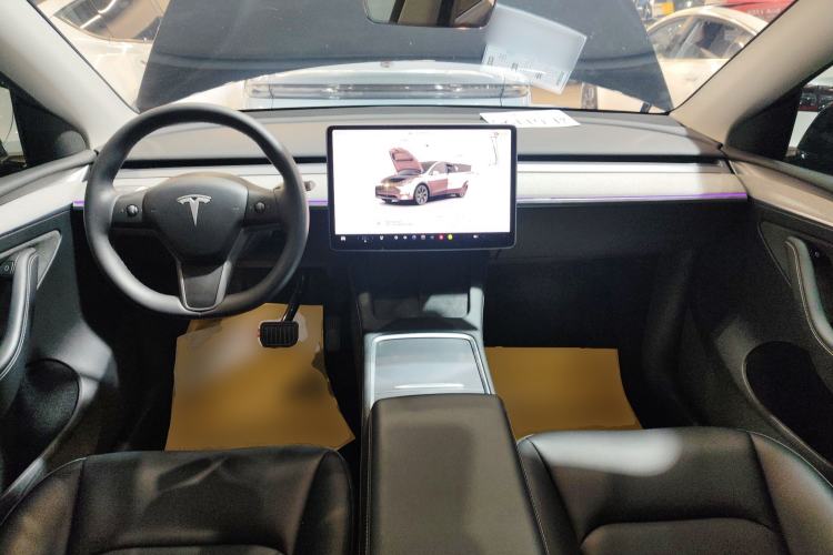 Used Tesla Model Y 2023 Long-Range All-Wheel-Drive Version Interior 2