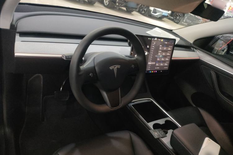 Used Tesla Model Y 2023 Rear-Wheel-Drive Version Interior 2