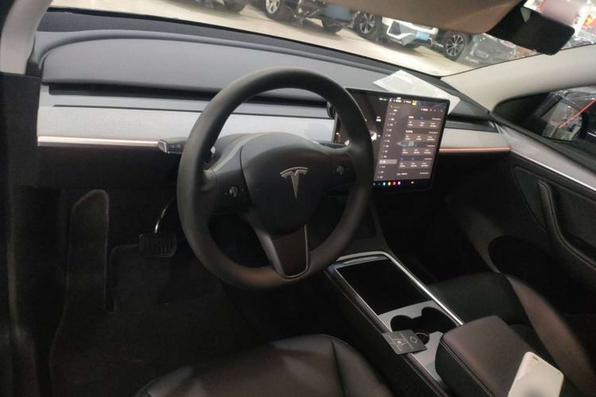 Used Tesla Model Y 2023 Rear-Wheel-Drive Version Interior 2