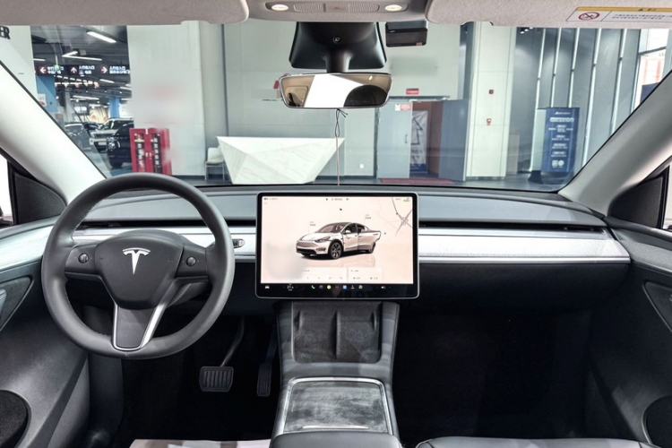 Used Tesla Model Y 2023 Rear-Wheel-Drive Version Interior 2
