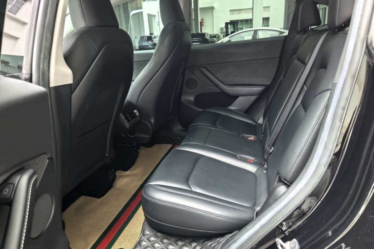 Used Tesla Model Y 2023 Rear-Wheel-Drive Version Interior 2